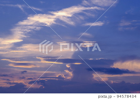 夕焼け、ダイナミックな空 夕焼け、ダイナミックな空 94578434