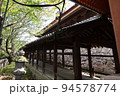 日本のお城：岡山県岡山市にある吉備津神社の長い廻廊 94578774
