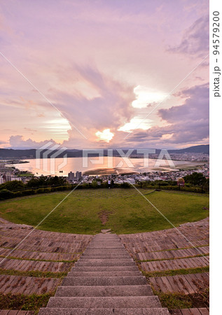 長野県立石公園から見る諏訪湖の夕景 長野県立石公園から見る諏訪湖の夕景 94579200