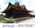 日本神社 : 岡山県岡山市にある吉備津神社境内の本殿の風景 94579287