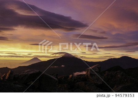 朝焼けのトップ3 94579353