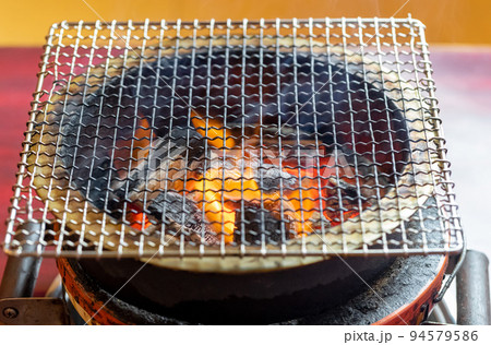 炭火と七輪 94579586