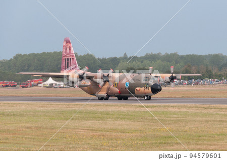 ヨルダン空軍C-130H特別塗装機タキシング 94579601