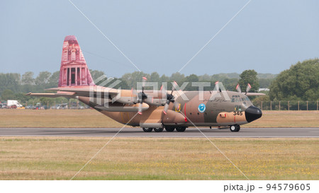 ヨルダン空軍C-130H特別塗装機タキシング 94579605