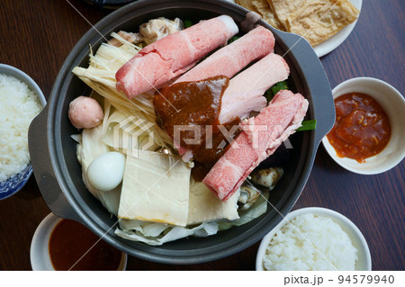 大腸 臭豆腐 臭い豆腐 94579940