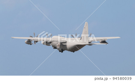 イタリア空軍C-130Jハーキュリーズ輸送機離陸 イタリア空軍C-130Jハーキュリーズ輸送機離陸 94580039