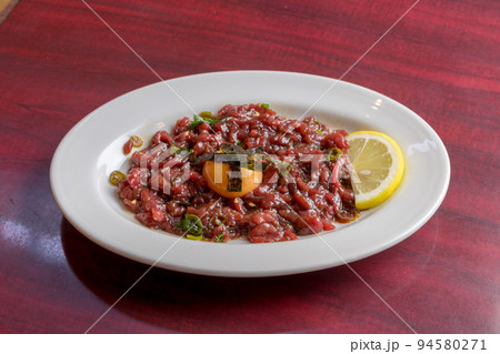 馬肉のユッケ 94580271