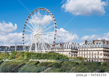 Big Ferris Wheel on Place de la Concorde in Paris, France also known as Grande Roue de Paris 94583250