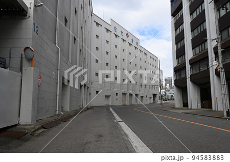 土佐堀川河岸のレトロビル 94583883