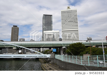 阪神高速と堂島大橋方面の高層ビル 阪神高速と堂島大橋方面の高層ビル 94583933