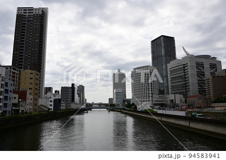 土佐堀川と高層ビル 土佐堀川と高層ビル 94583941