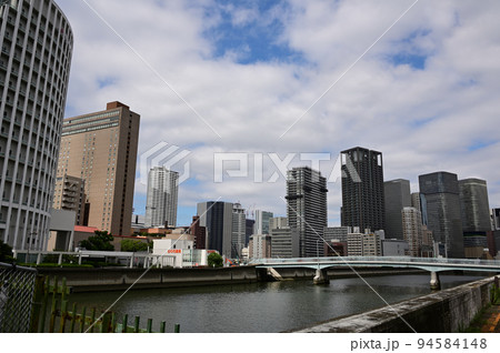 越中橋と高層ビル街 越中橋と高層ビル街 94584148