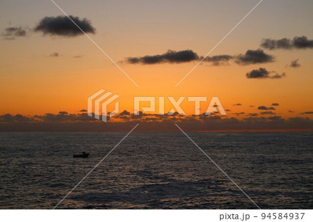 夕暮れ時の海 夕暮れ時の海 94584937