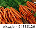 Close up heap of fresh new carrot crop 94586129
