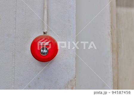Fire alarm on the wall. Emergency of Fire alarm or alert or bell warning equipment Fire alarm on the wall. Emergency of Fire alarm or alert or bell warning equipment 94587456