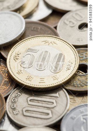 お金 硬貨 新五百円玉 お金 硬貨 新五百円玉 94588399