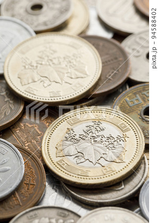 お金 硬貨 新旧五百円玉 お金 硬貨 新旧五百円玉 94588402