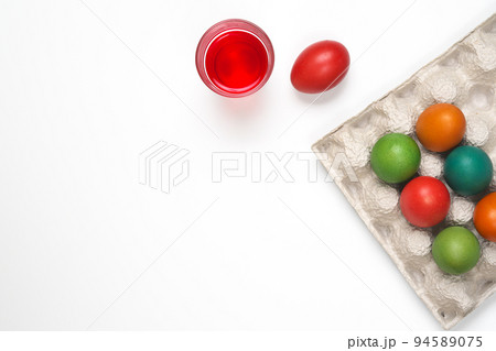 Easter eggs of different colors. Preparing for Easter Week. 94589075