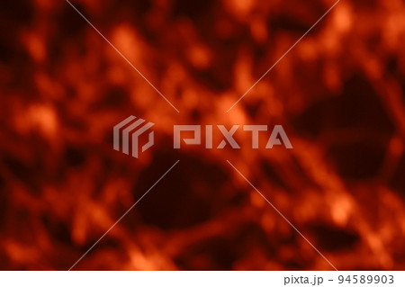 水面を反射した朝の日差しが白い壁面に赤い波紋を映し出す抽象的な背景素材 水面を反射した朝の日差しが白い壁面に赤い波紋を映し出す抽象的な背景素材 94589903