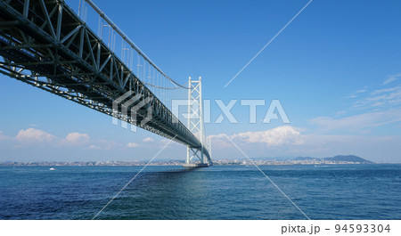青空と明石海峡大橋 94593304