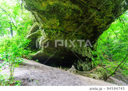 神秘的な神社「パワースポット・本堂から天空扉風景」上色見熊野座神社(阿蘇郡高森町上色見) 94594745