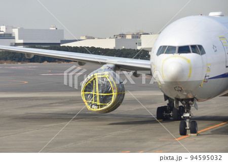 保管処理をされた旅客機 94595032