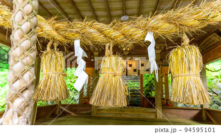 神秘的な神社「パワースポット・本堂・しめ縄風景」上色見熊野座神社(阿蘇郡高森町上色見) 94595101