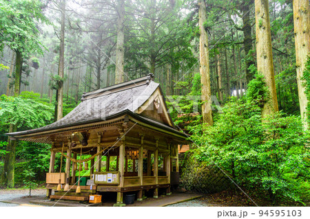 神秘的な神社「パワースポット・本堂周辺風景」上色見熊野座神社(阿蘇郡高森町上色見) 94595103