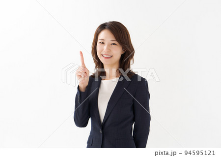 スーツ姿の女性　 94595121