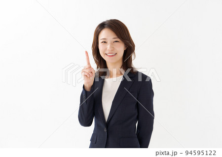 スーツ姿の女性　 94595122