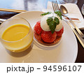 食後のアイスクリーム2種 94596107