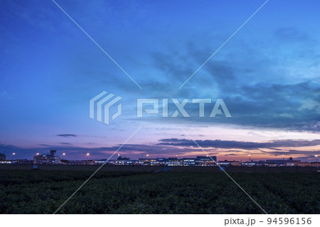 夕焼けの鹿児島空港 夕焼けの鹿児島空港 94596156