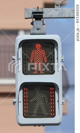 都会の信号機 94596609