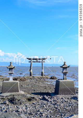 美しく神秘的な海中の鳥居「永尾剱神社. えいのおつるぎじんじゃ. 不知火町」パワースポット・観光地 美しく神秘的な海中の鳥居「永尾剱神社. えいのおつるぎじんじゃ. 不知火町」パワースポット・観光地 94596859