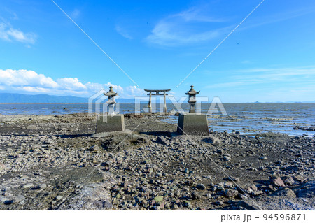 美しく神秘的な海中の鳥居「永尾剱神社. えいのおつるぎじんじゃ. 不知火町」パワースポット・観光地 美しく神秘的な海中の鳥居「永尾剱神社. えいのおつるぎじんじゃ. 不知火町」パワースポット・観光地 94596871
