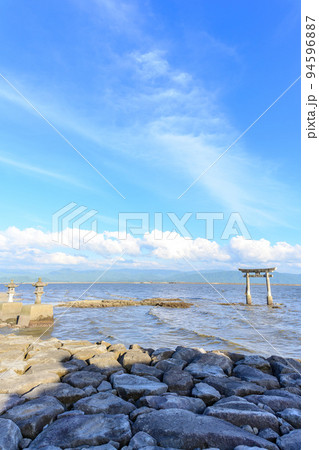 美しく神秘的な海中の鳥居「永尾剱神社. えいのおつるぎじんじゃ. 不知火町」パワースポット・観光地 美しく神秘的な海中の鳥居「永尾剱神社. えいのおつるぎじんじゃ. 不知火町」パワースポット・観光地 94596887