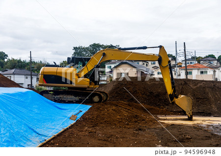 建設車両　重機　パワーショベル 94596948