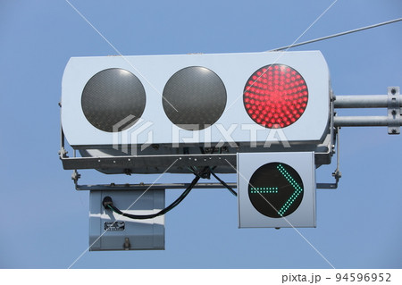 信号機 矢印の写真素材 [94596952] - PIXTA