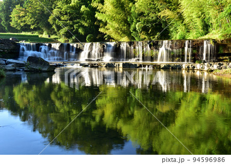 夏の黒滝 94596986