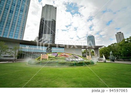 神戸「花時計」東遊園地と「こども図書館」 94597065