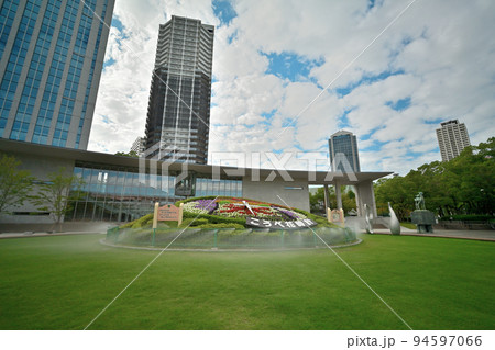 神戸「花時計」東遊園地と「こども図書館」 94597066