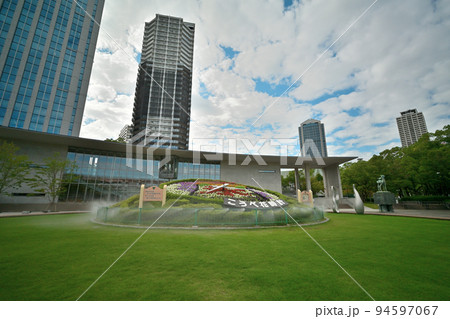 神戸「花時計」東遊園地と「こども図書館」 94597067