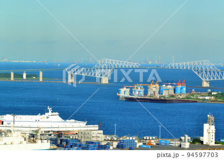 テレコムセンタ展望台から東京ゲートブリッジの風景 94597703