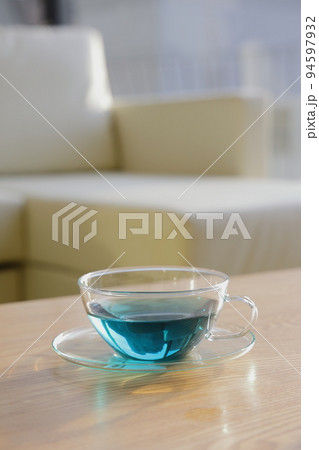 綺麗なブルーのバタフライハーブティー 綺麗なブルーのバタフライハーブティー 94597932