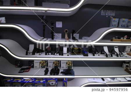 世界に誇る「雑貨の都」 中国仕入れの聖地 義烏国際市場 潜入捜査 スマホアクセサリー、フィギュア 世界に誇る「雑貨の都」 中国仕入れの聖地 義烏国際市場 潜入捜査 スマホアクセサリー、フィギュア 94597956