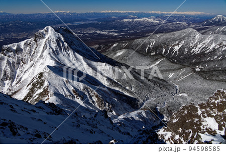 八ヶ岳連峰・赤岳山頂から見る阿弥陀岳と北アルプス 八ヶ岳連峰・赤岳山頂から見る阿弥陀岳と北アルプス 94598585