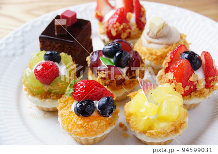 プチケーキ ケーキバイキング プチケーキ ケーキバイキング 94599031