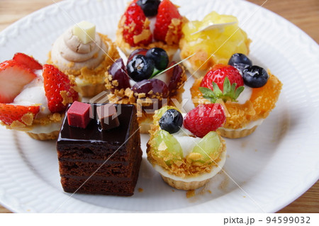 プチケーキ　ケーキバイキング 94599032