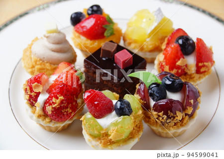 プチケーキ ケーキバイキング プチケーキ ケーキバイキング 94599041