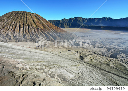 インドネシア、ジャワ島の聖山、ブロモ山 94599459